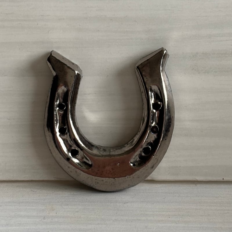 馬の蹄鉄（ていてつ）置物〜銀彩〜 | 萩焼 窯元 緑栄窯 Ryokuei