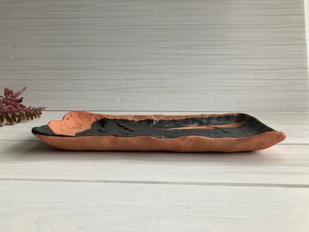 長角皿（黒釉流しかけ） | 萩焼 窯元 緑栄窯 Ryokuei-オンラインショップ-