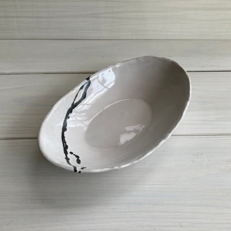 カレー皿（白釉筆滴）