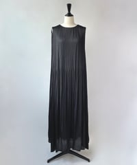 Neo Anemos　サテンプリーツ ショルダータック ワンピース（ブラック）