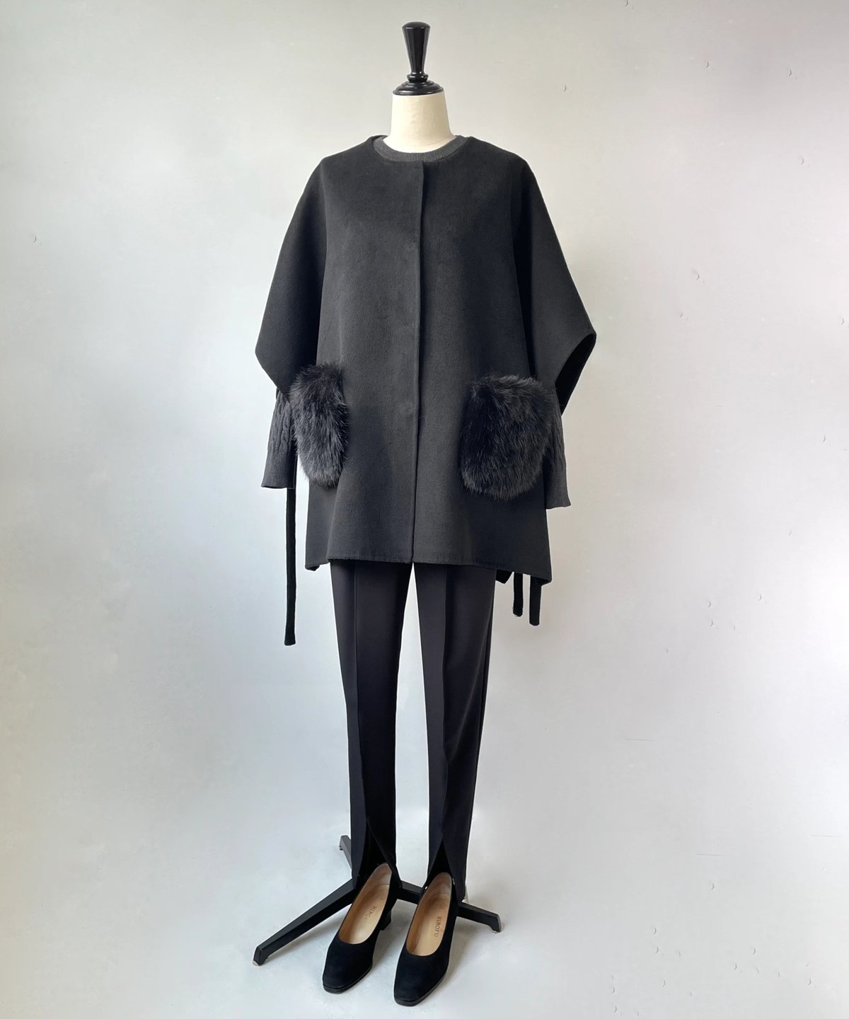 Flat 2WAYファーポケット ウールライク ケープコート（ブラック