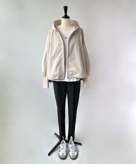 HERENCIA　ヘムスリット センターシーム テーパードパンツ（ブラック）