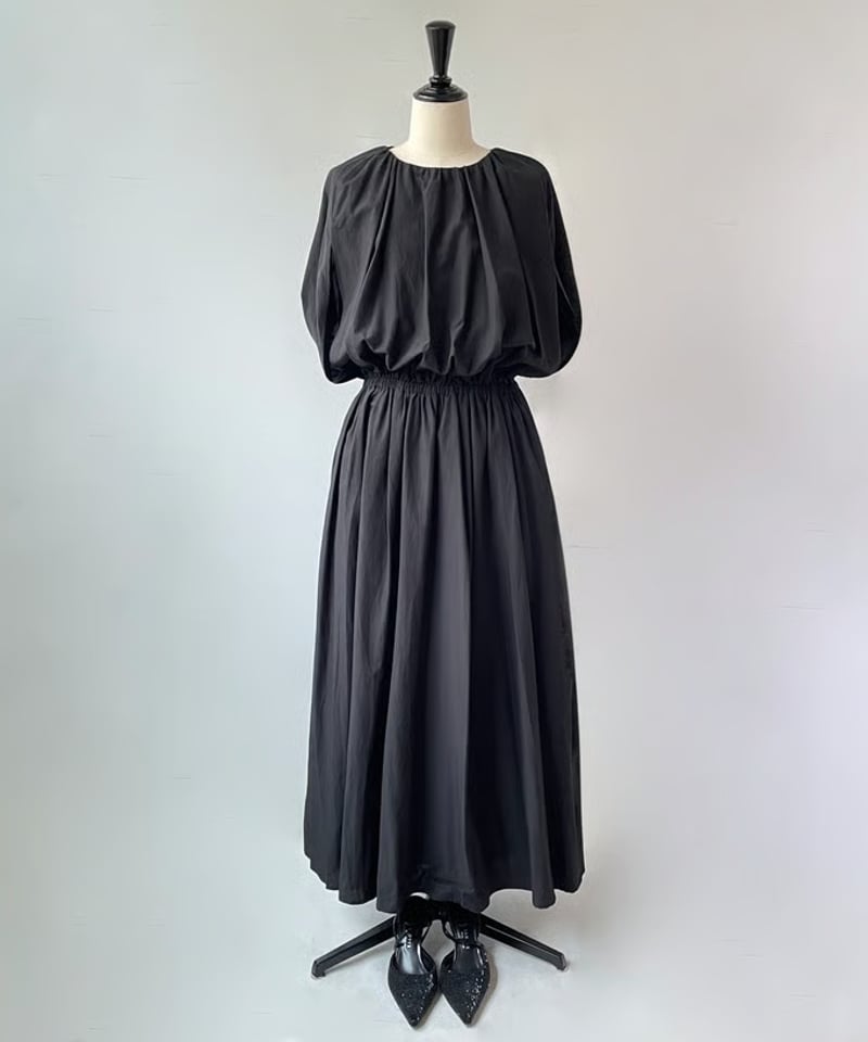 anana ギャザーブラウジング スリーブレスワンピース（ブラック