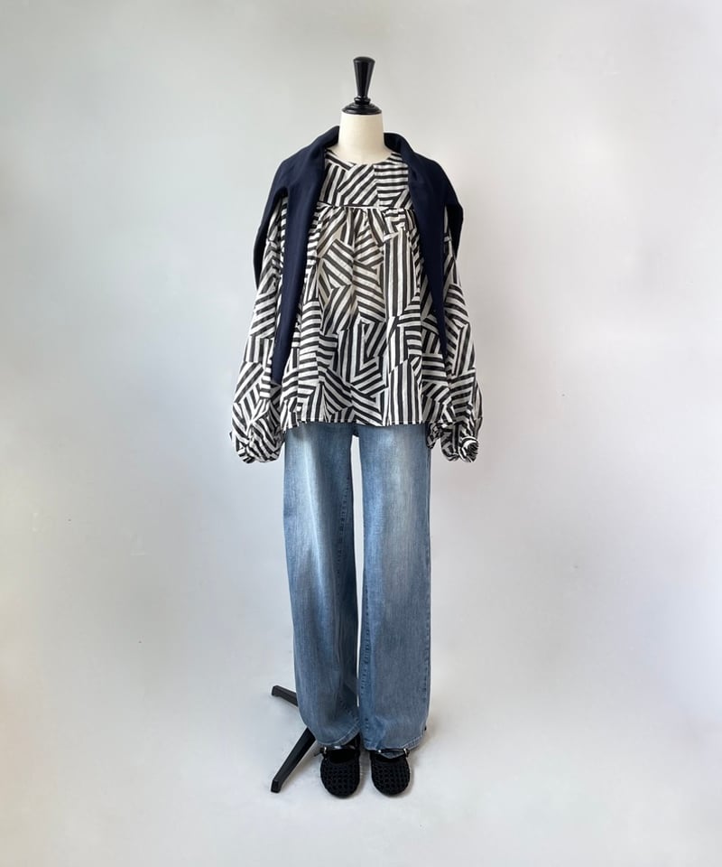 美品☆定価29160円 アドーア 完売品 バックリボン ブラウス ブラック 38 美品☆定価29160円 アドーア 完売品 バックリボン ブラウス ブラック