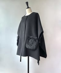 Flat　2WAYファーポケット  ウールライク ケープコート（ブラック）