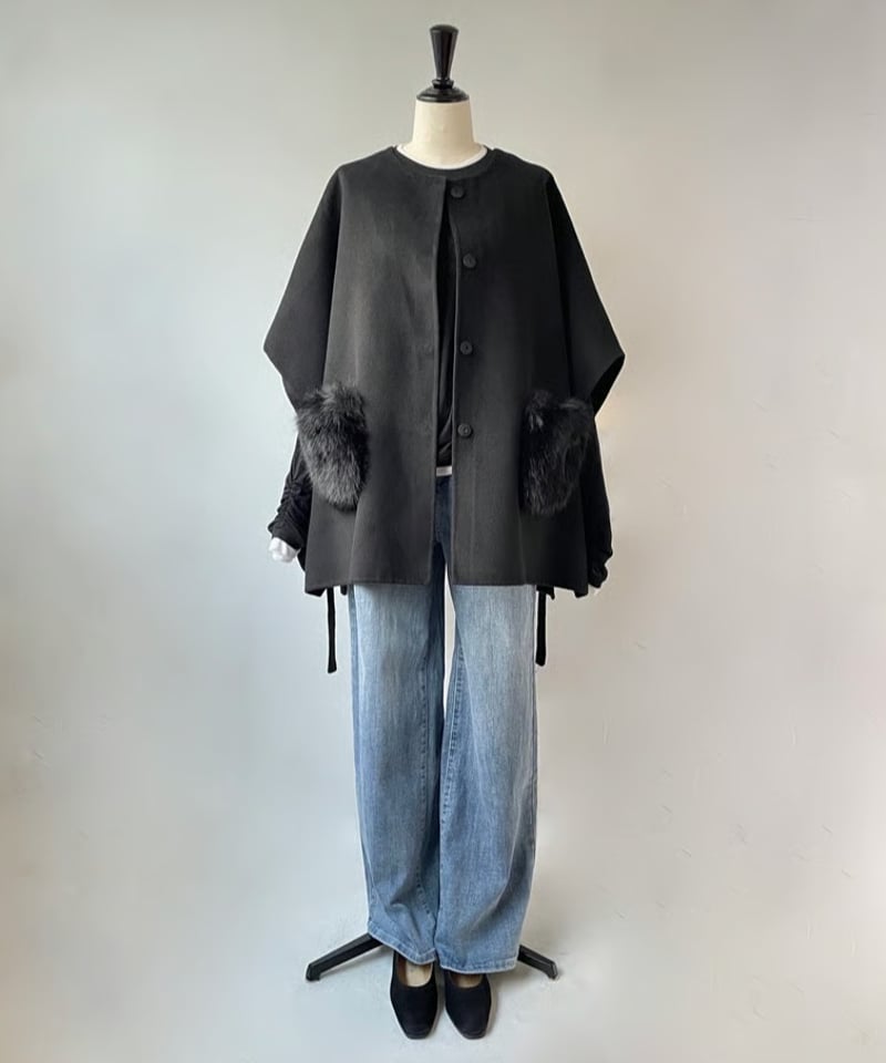 Flat 2WAYファーポケット ウールライク ケープコート（ブラック