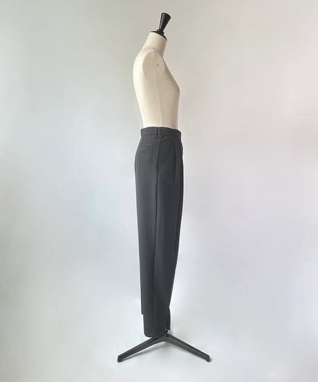 HERENCIA　ヘムスリット センターシーム テーパードパンツ（ブラック）