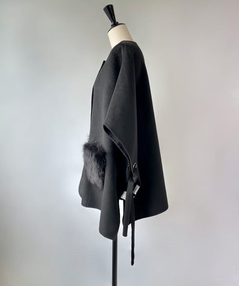 Flat 2WAYファーポケット ウールライク ケープコート（ブラック