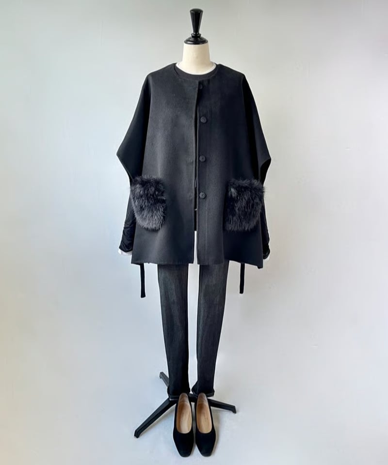 Flat 2WAYファーポケット ウールライク ケープコート（ブラック