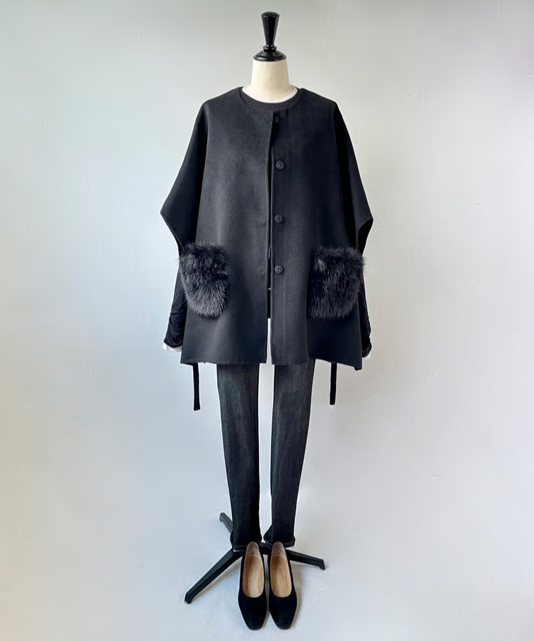 Flat 2WAYファーポケット ウールライク ケープコート（ブラック