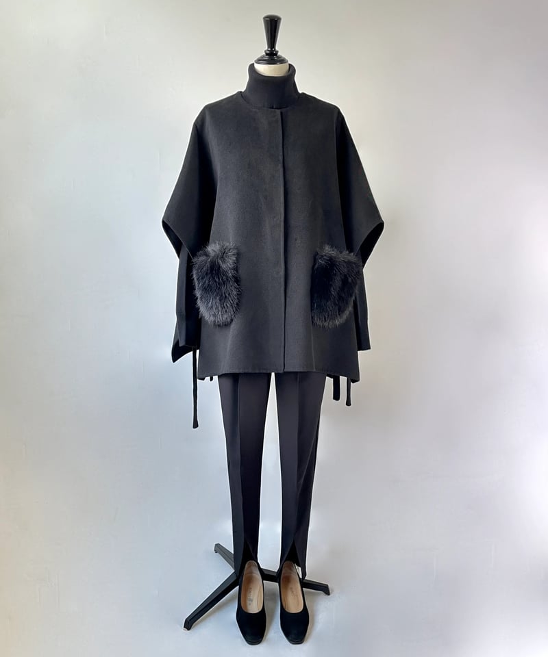Flat 2WAYファーポケット ウールライク ケープコート（ブラック