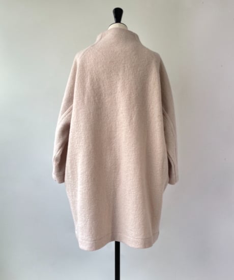 mao made　圧縮ウール デザインラグラン モックネックコート（オフベージュ）
