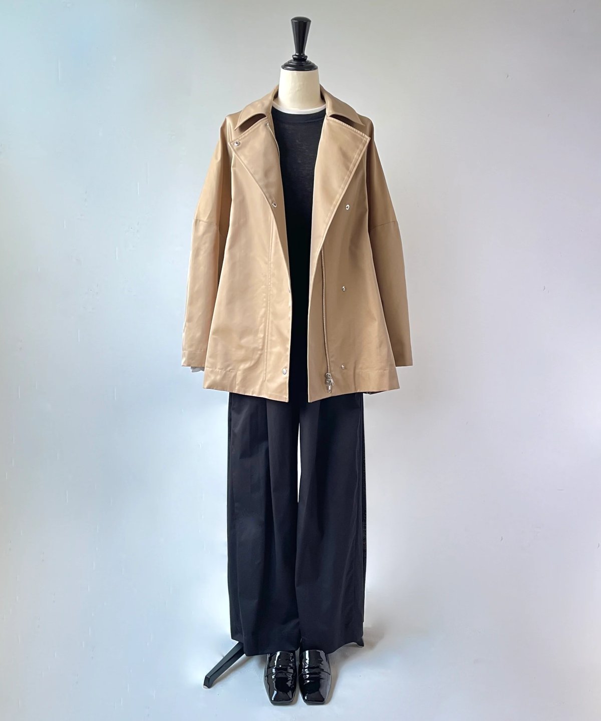 anana ストレッチサテン バレルパンツ（ブラック） | HENNES_KURAKUEN