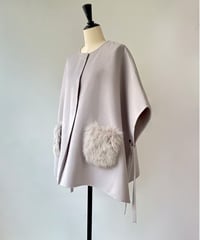 Flat　2WAYファーポケット ウールライク ケープコート（ライトグレージュ）