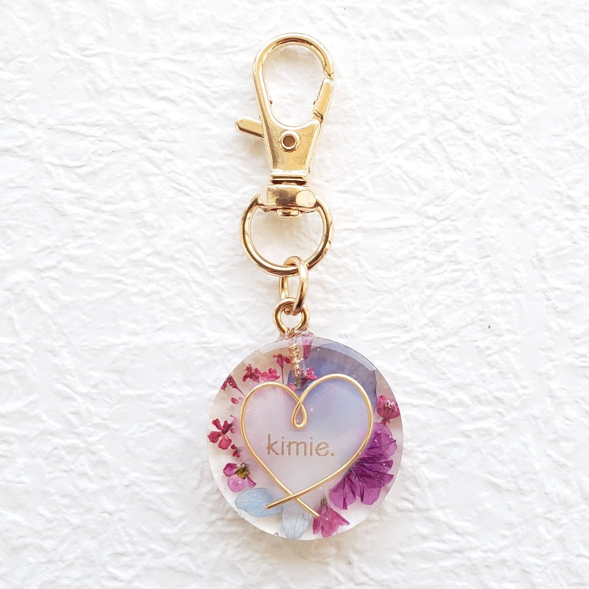 花柄ハートモチーフ キーホルダー パープルビーズ付き　091601 花柄ハートモチーフ キーホルダー パープルビーズ付き 091601