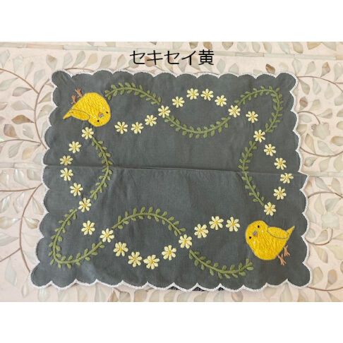 こん　手刺繍　シューズバッグ　サブバッグ　ティッシュケース　【1/2】 K-11】手刺繍インコ BOXティッシュカバー | Rangeen Dhaaga