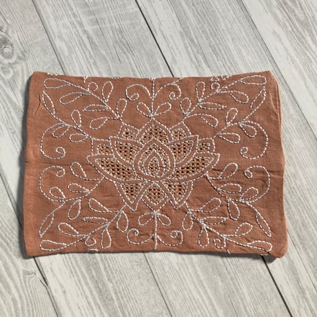 【K-27①】手刺繍ポケットティッシュカバー①
