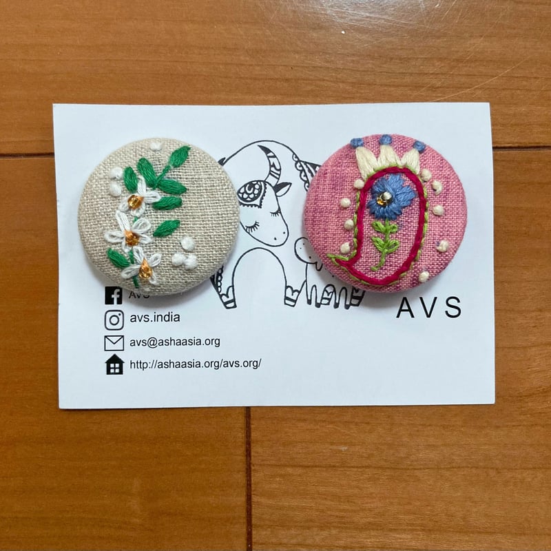 A-21】AVS商品 くるみボタンの刺繍ブローチ | Rangeen Dhaaga