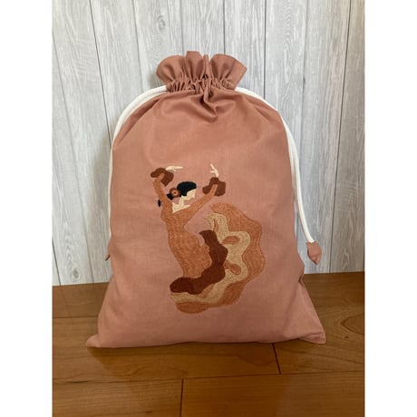 【K-4⑩】手刺繍フラメンコ巾着（ベージュ地１）　Design④