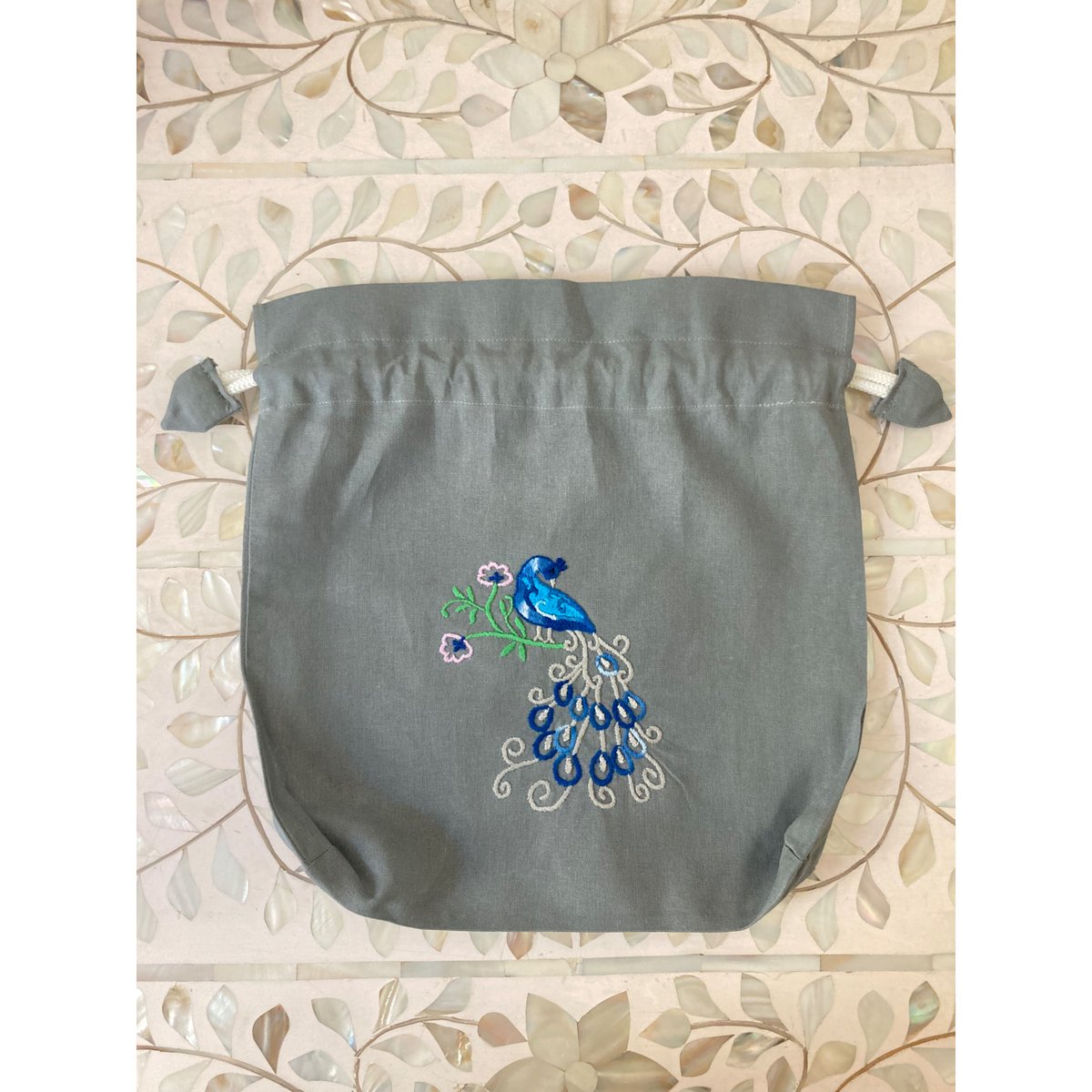 K-12】コルカタ手刺繍ミニ巾着（クジャク2） | Rangeen Dhaaga