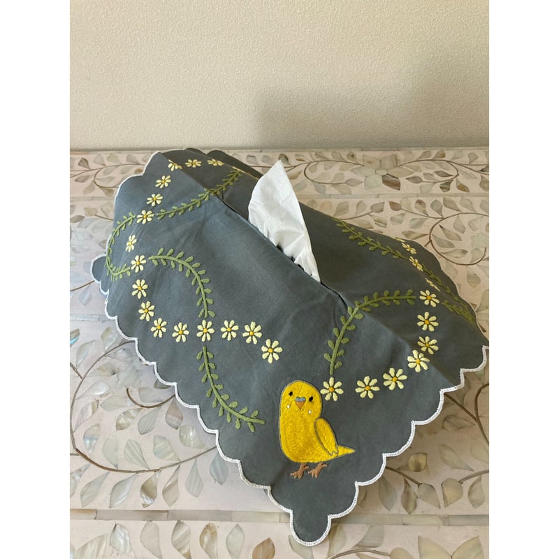 K-11】手刺繍インコ BOXティッシュカバー | Rangeen Dhaaga 北澤商店