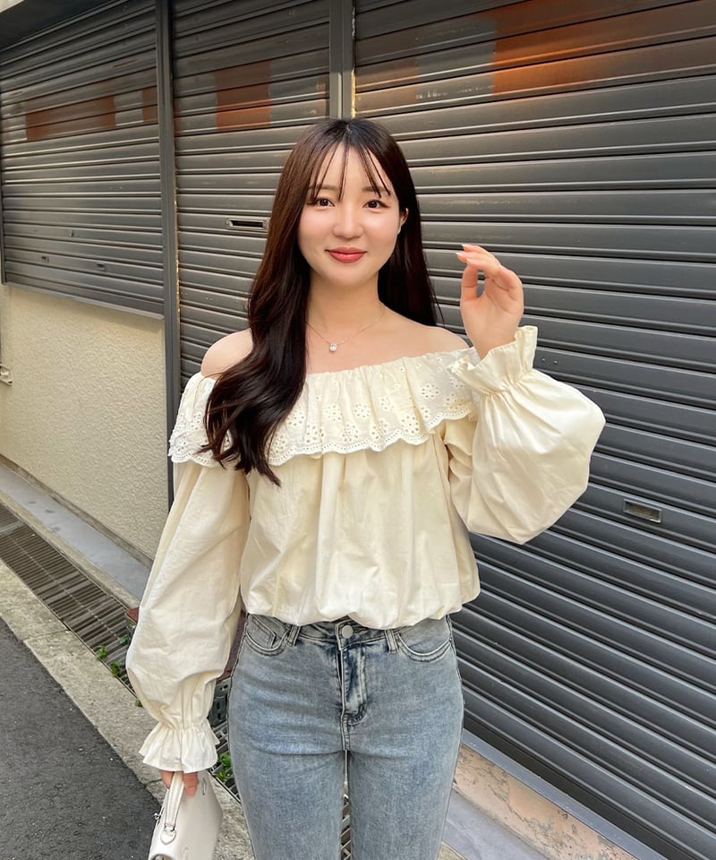 フリル付きオフショルダー ホワイトトップス リフ Riff 2WAY フリルオフショル トップス ラッフルフリル オフ