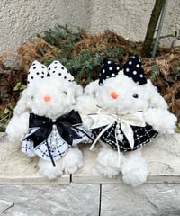 ツイードワンピースうさぎキーホルダー