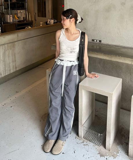 サイドストライプ付きグレージャージパンツw サイドストライプ付きグレージャージパンツw サイドストライプ