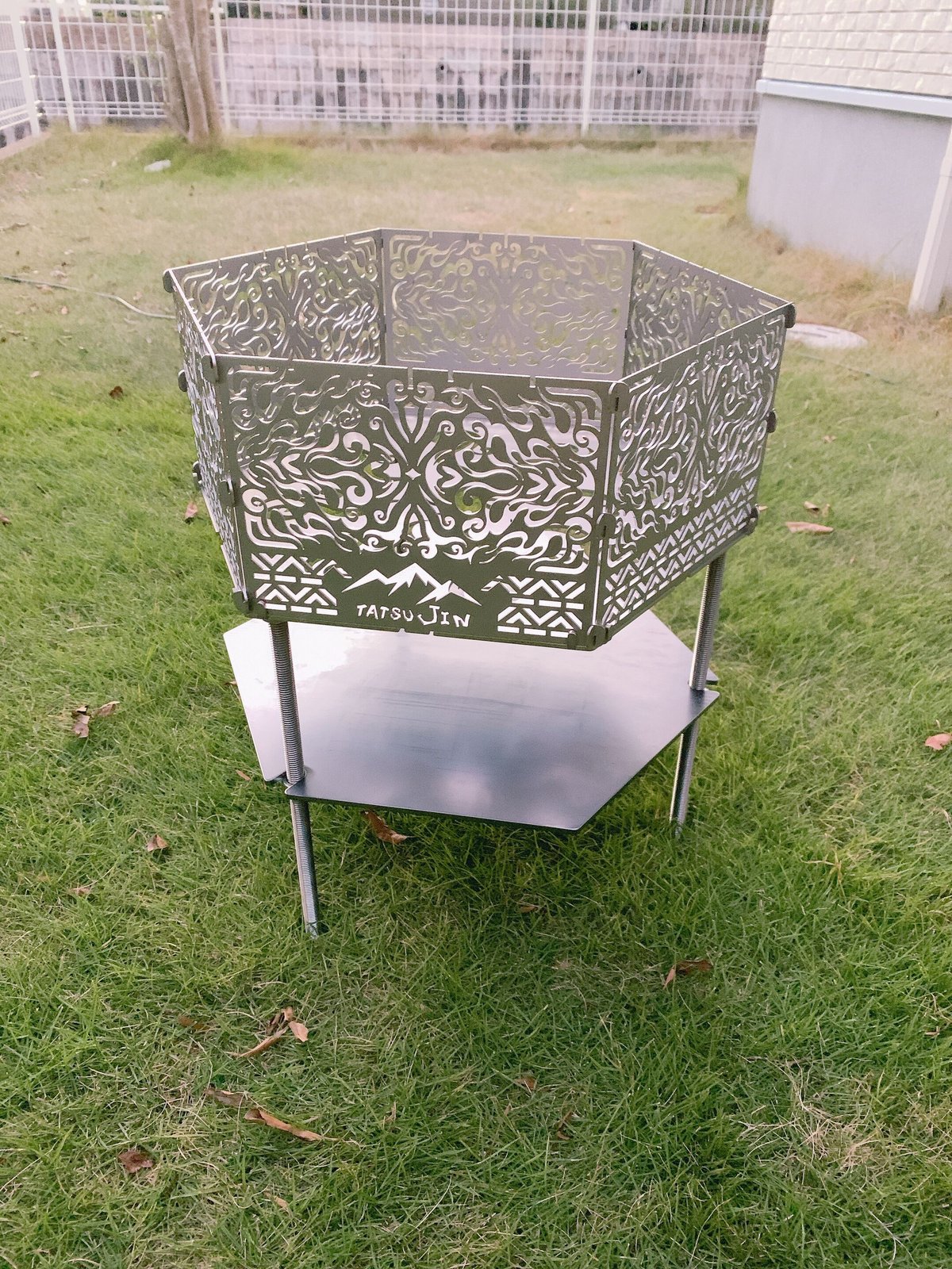 焚火台　焔　Ｍサイズ　炭受け鉄板セット TATSUJIN焚火台 焔Mサイズ 炭受け鉄板・五徳フルセット