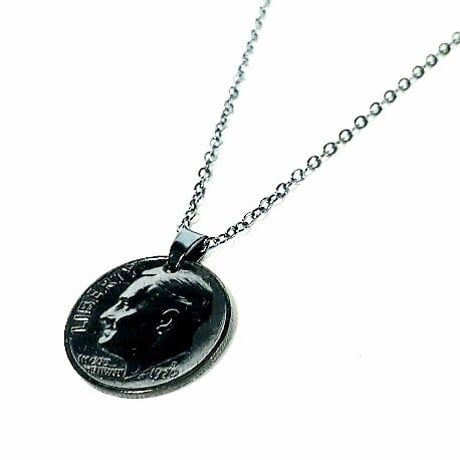 Black coin necklace 黒硬貨