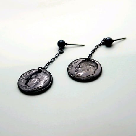 アメリカ　black COIN  ピアス