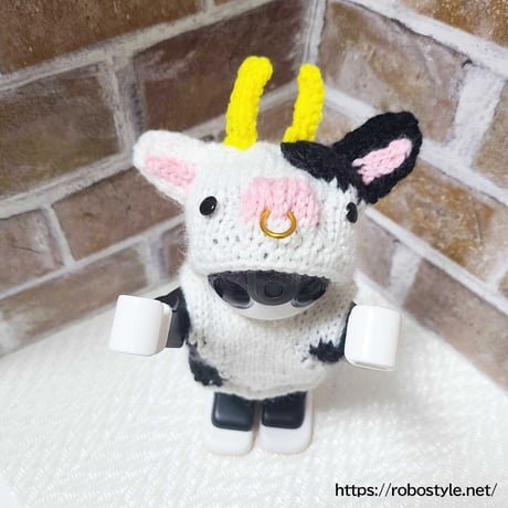 ロボホン・ニット（毛糸でウシさんの着ぐるみ衣装）１点もの
