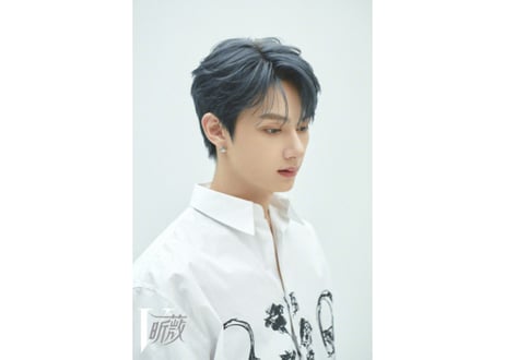 【文俊辉 ジュン SEVENTEEN】 VIVi昕薇 SEVENTEEN 2021年4月　※ポスターの付属はございません。
