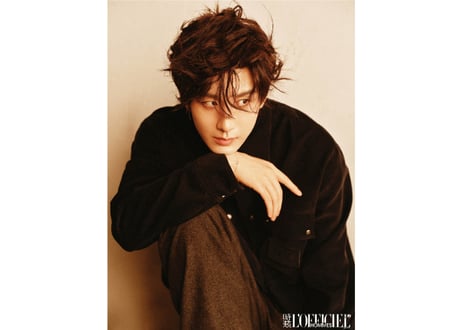 👆訳アリ値引き(画像あり)👆【成毅チョン・イー】时装L'OFFICIEL HOMMES 2024年12月 ※特典カード付き※