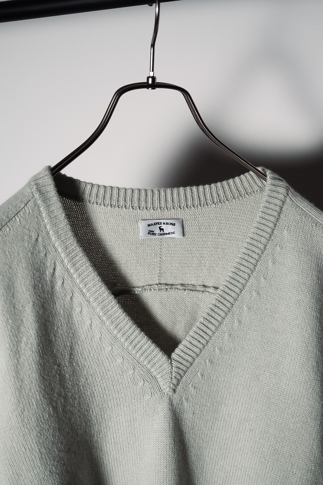 MAATEE&SONS ド度詰めCASHMERE V/N SWEATER | MusterWerk