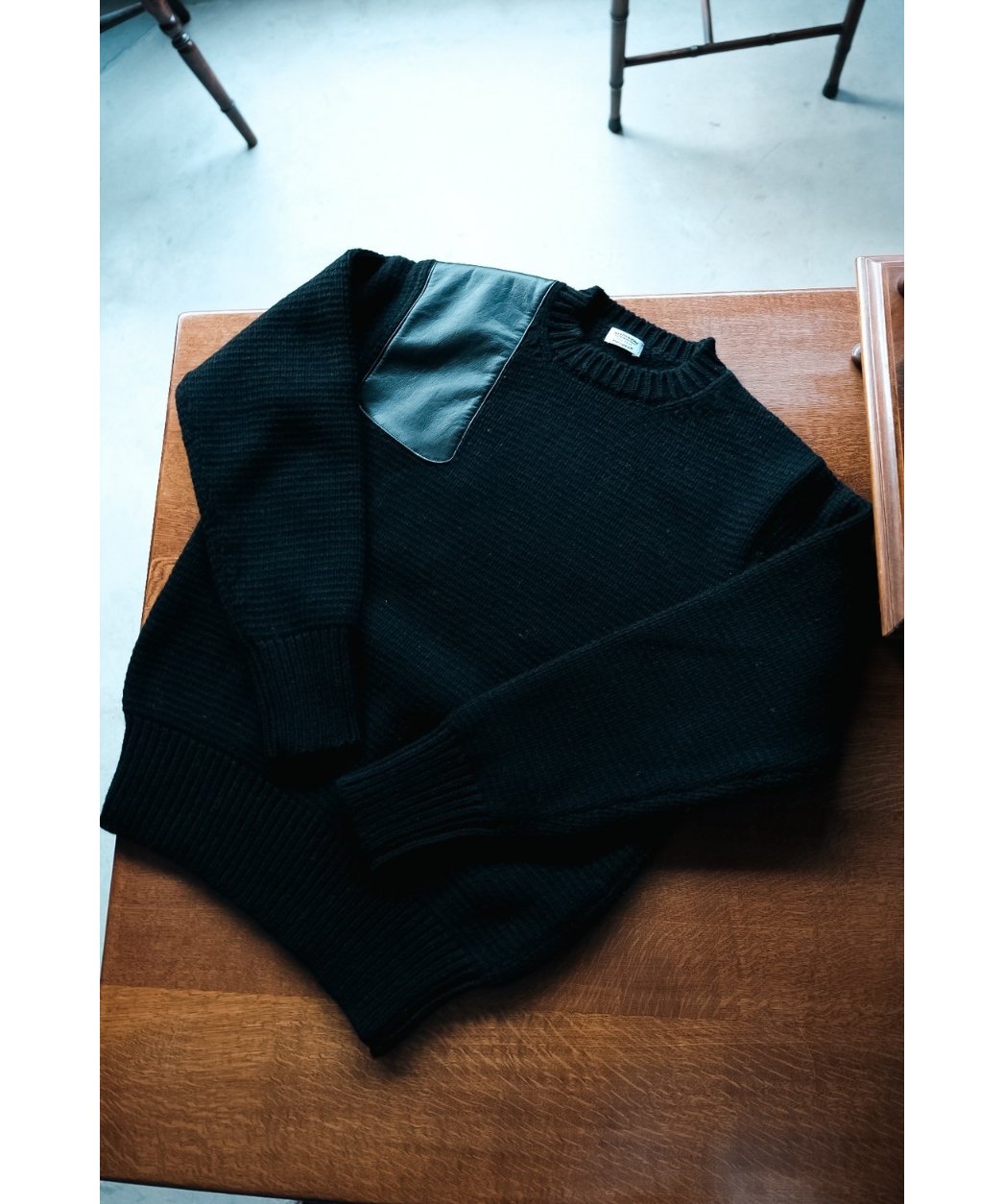 MAATEE&SONS LEATHER PATCH P/O CASHMERE SWEATER