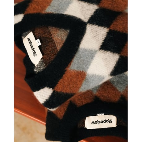 slopeslow BRUSHED DOUBLE JACQUARD V NECK SWEATER