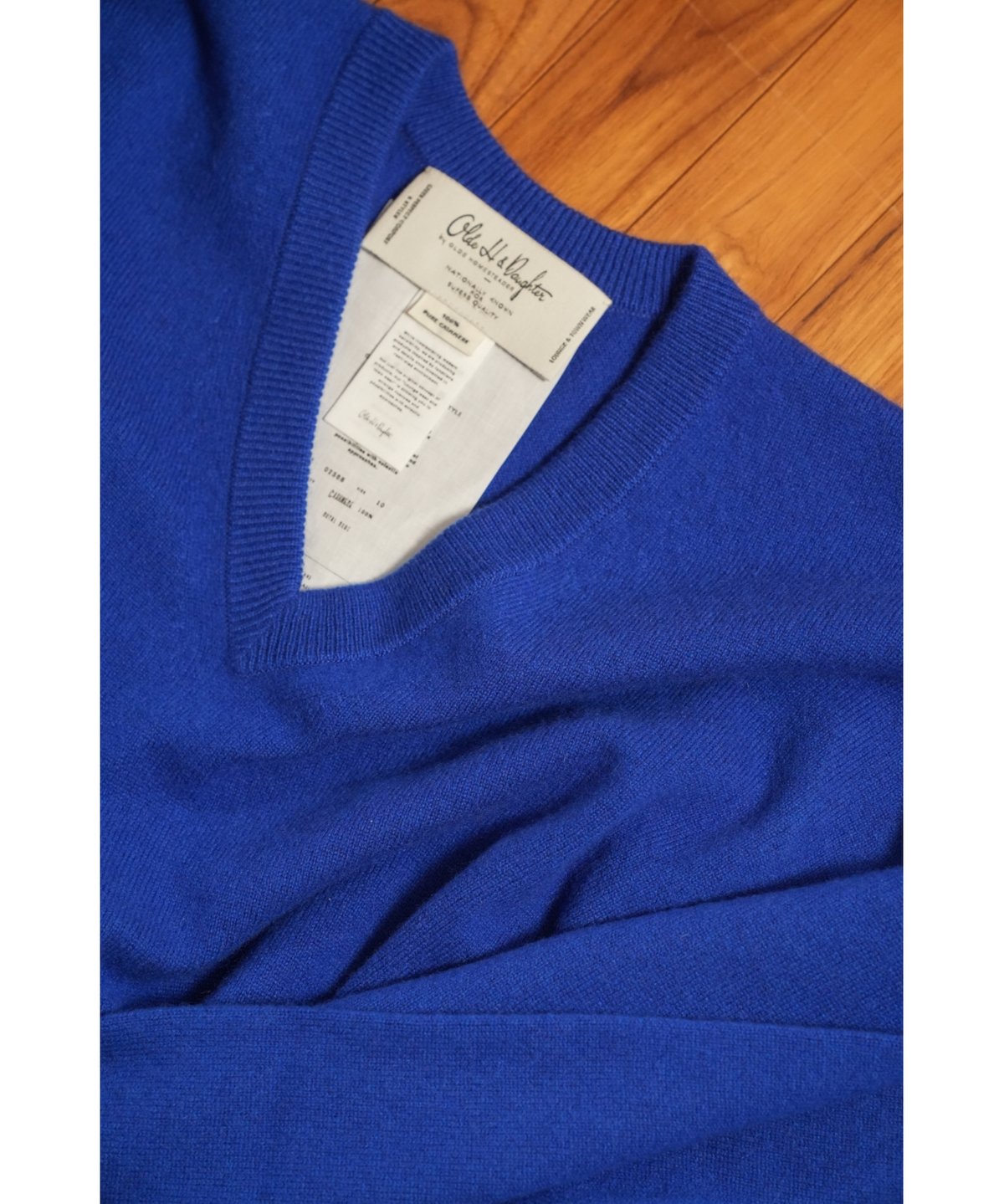Olde H & Daughter CASHMERE V-NECK KNITWEAR | Mu Olde H & Daughter CASHMERE V-NECK KNITWEAR | Mu