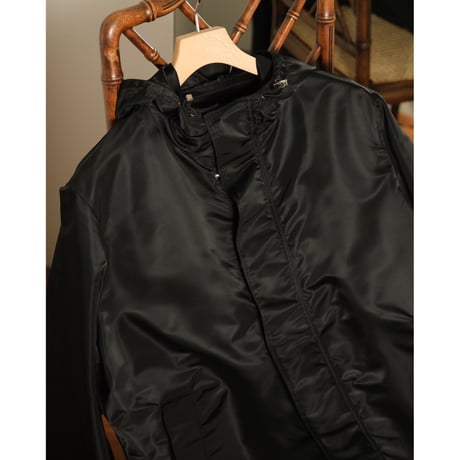 The CLASIK RECYCLE NYLON TWILL HOODED JACKET