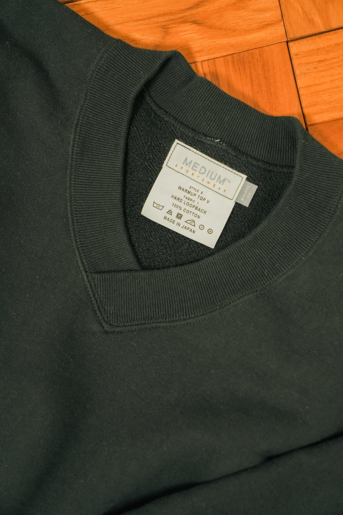 MEDIUM SPORTSWEAR WARMUP TOP V 