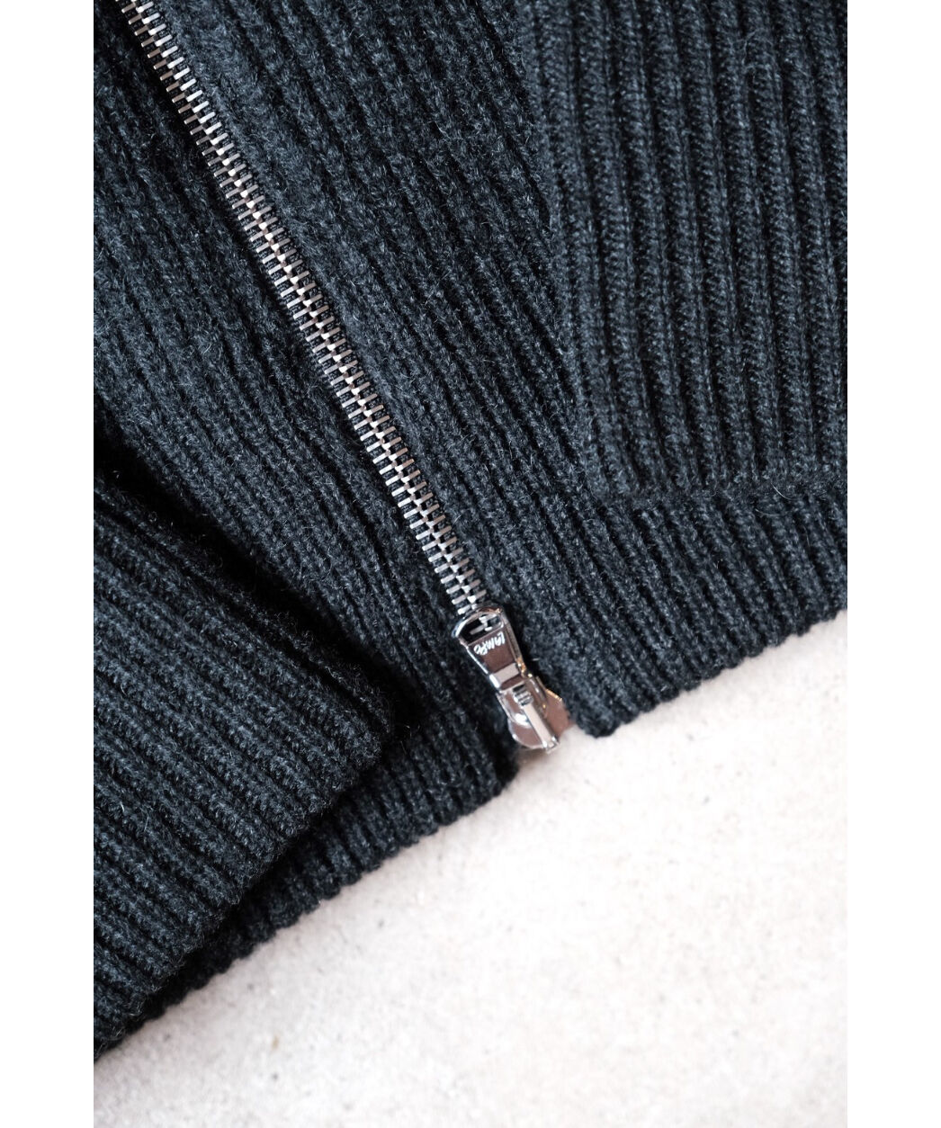 The CLASIK ALASHAN CASHMERE SADLE ZIP CARDIGAN