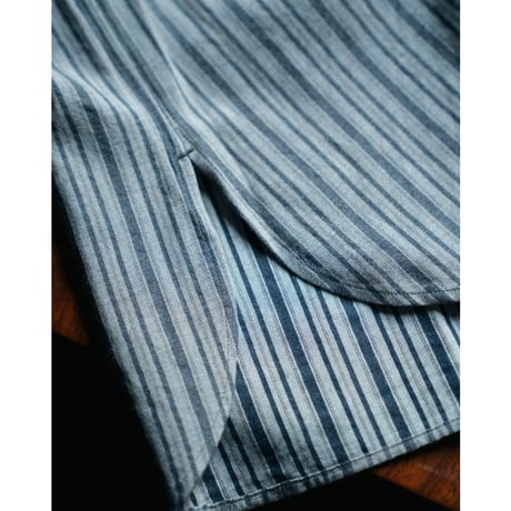 Aquellos Ojos Verdes Classic Stripe V-neck over shirt