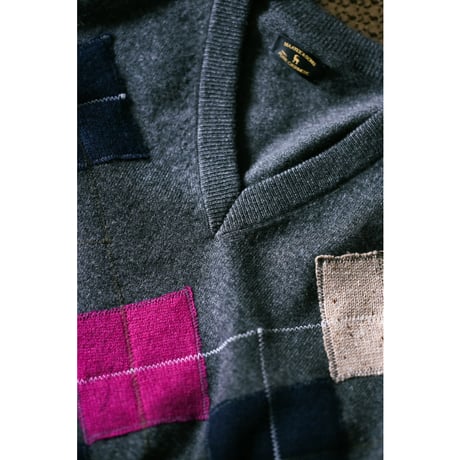 MAATEE&SONS CASHMERE PATCH ARGYLE SWEATER