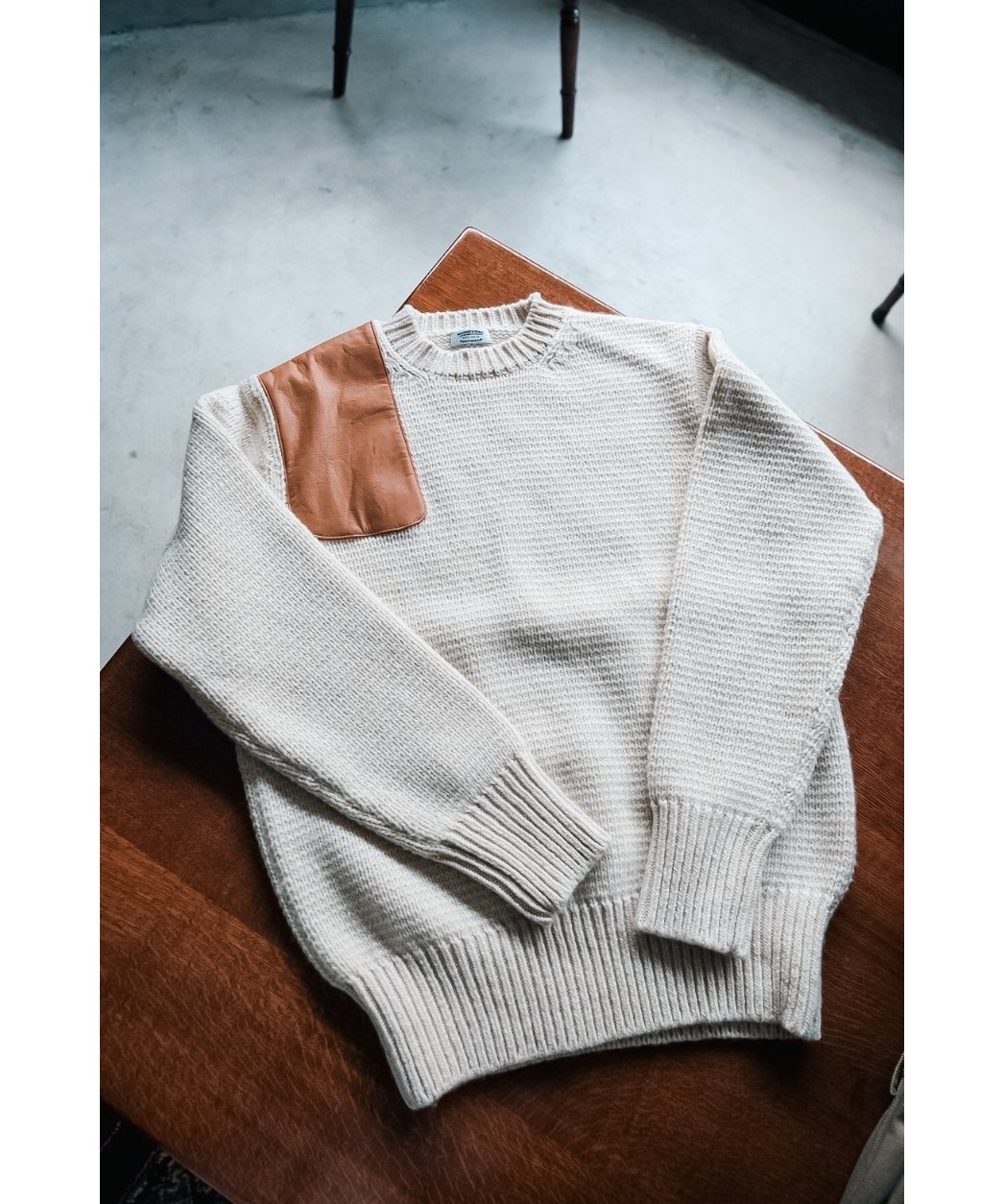 MAATEE&SONS LEATHER PATCH P/O CASHMERE SWEATER