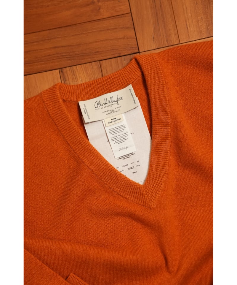 Olde H & Daughter CASHMERE V-NECK KNITWEAR | Mu Olde H & Daughter CASHMERE V-NECK KNITWEAR | Mu