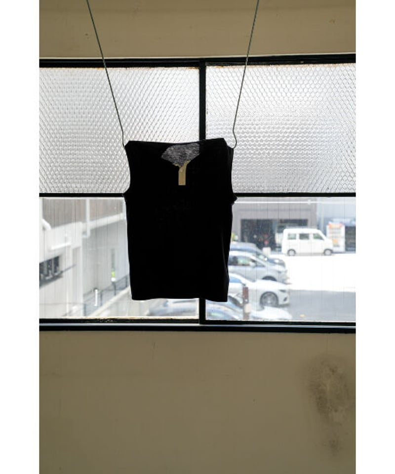 トップス un/unbient WASHABLE WOOL NO-SLEEVE H/N un /unbient] WASHABLE WOOL NO-SLEEVE TEE – In part
