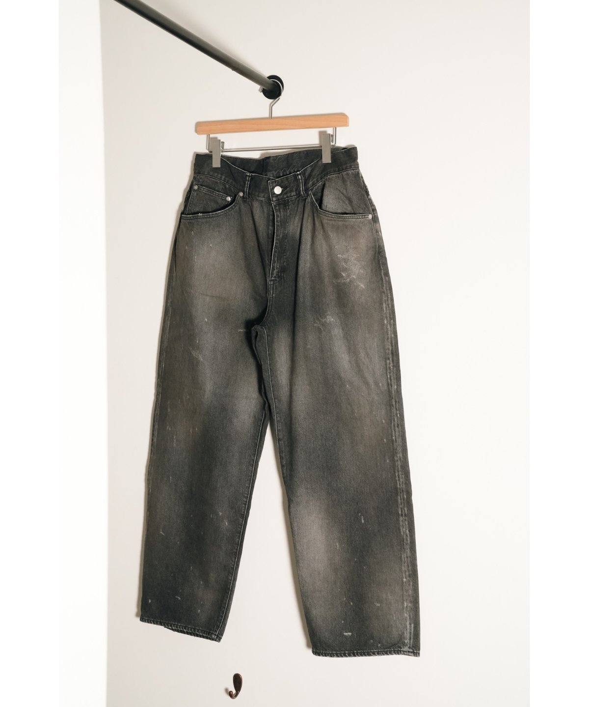 ANCELLM AGING TAPERED 5P DENIM PANTS | MusterWerk
