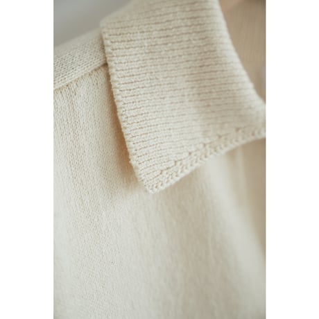 The CLASIK PLAIN KINT BOTTONLESS POLO SHIRTS