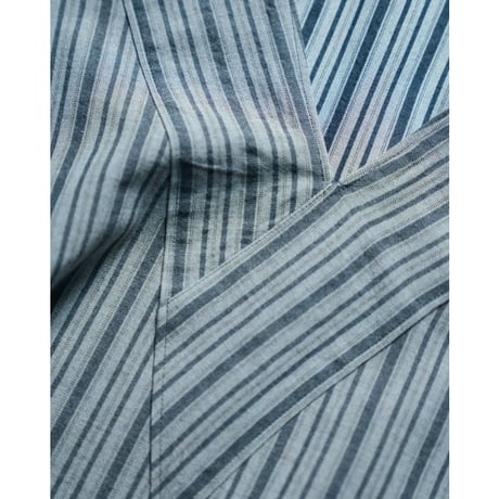 Aquellos Ojos Verdes Classic Stripe V-neck over shirt