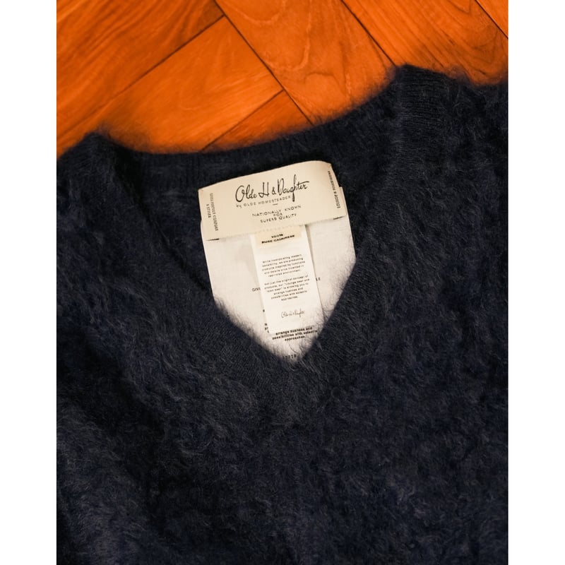 Olde H & Daughter FUR CASHMERE V-NECK KNITWEAR